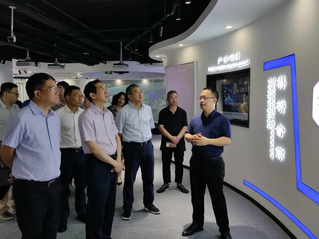 全國(guó)人大常委會(huì)委員、農(nóng)工黨中央專職副主席楊震一行蒞臨健培科技調(diào)研醫(yī)療AI產(chǎn)業(yè)的融合發(fā)展