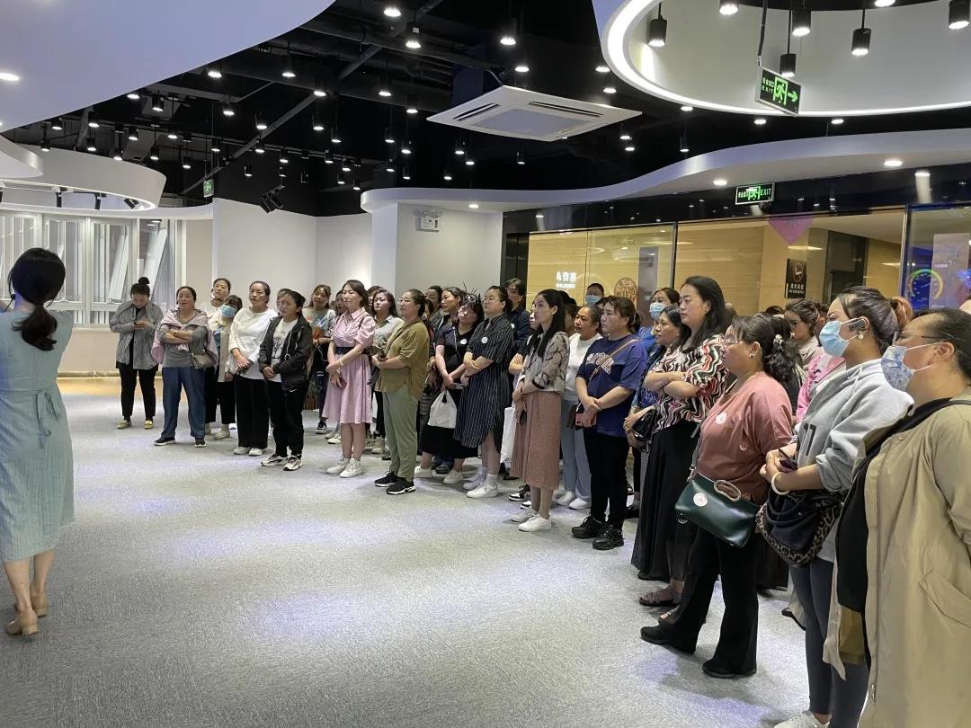 凝聚巾幗力量，展現(xiàn)科技風采，西藏婦聯(lián)干部考察團來健培考察調研