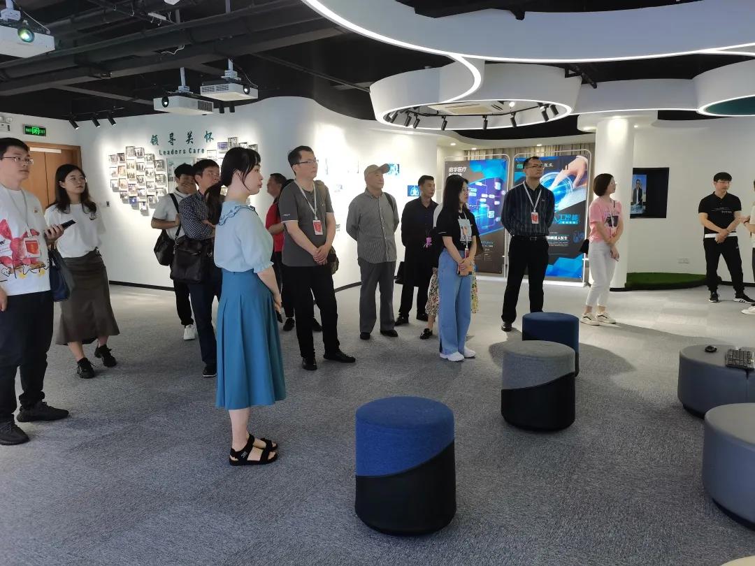 湖南省科技企業(yè)孵化器協(xié)會考察團一行蒞臨健培科技考察調研