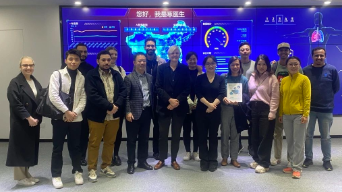 英國倫敦大學(xué)學(xué)院全球健康商學(xué)院院長Nora Colton一行蒞臨健培科技考察調(diào)研