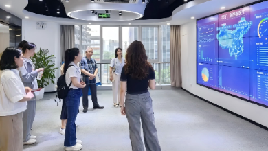 北京郵電大學(xué)考察團(tuán)赴健培科技考察調(diào)研